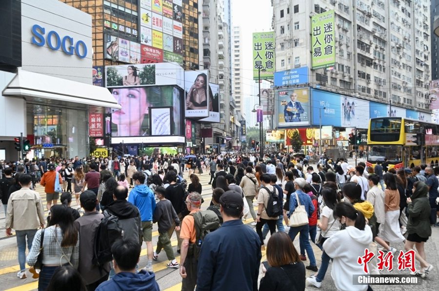 Numero di visitatori continentali a Hong Kong a livelli record