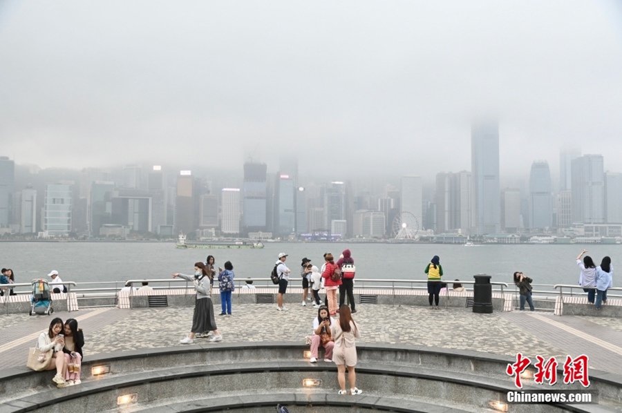 Numero di visitatori continentali a Hong Kong a livelli record