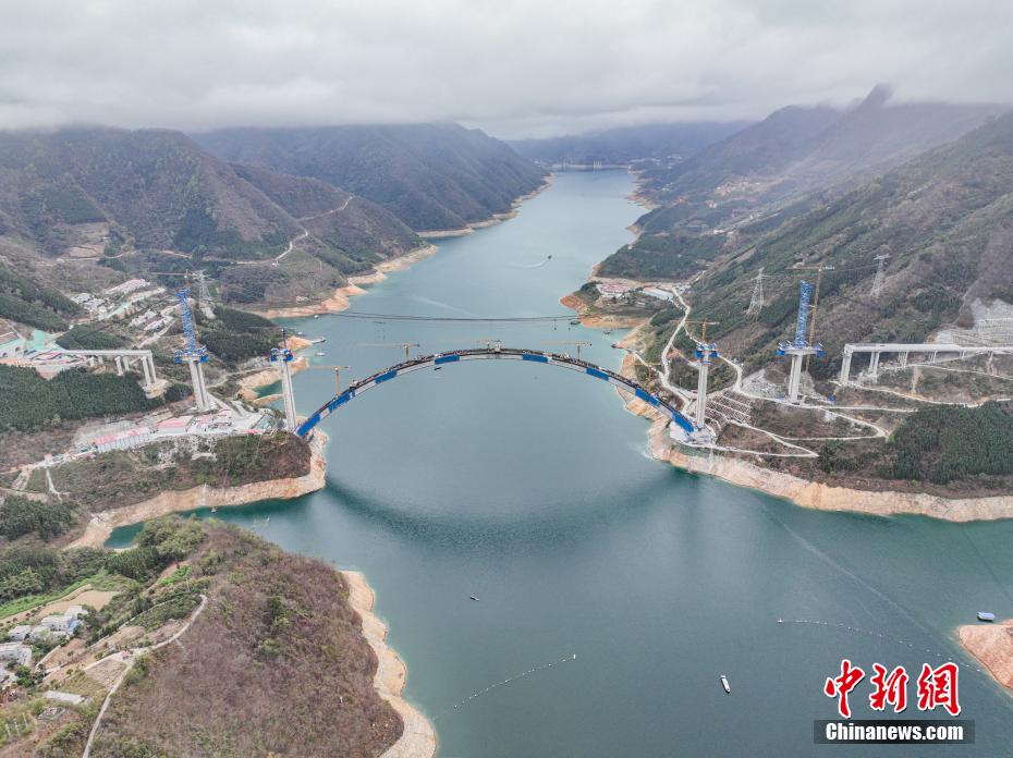 Guangxi: in costruzione il ponte ad arco con la campata più lunga del mondo