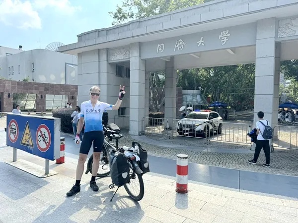 Il professor Ole Bouman arrivato con successo a Shanghai. (Foto fornita dalla Tongji University)