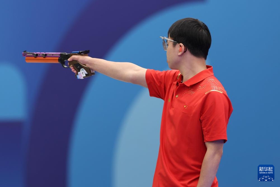 Cina, medaglia d'oro nella pistola ad aria compressa da 10 metri maschile