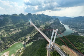 Guizhou, costruzione del grande ponte sul fiume Tongzi prossima al completamento