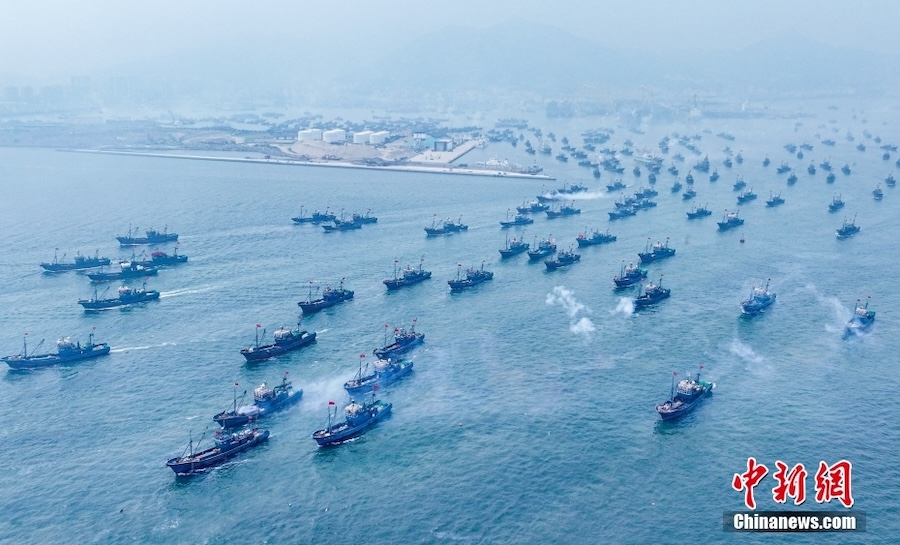 La chiusura?del?periodo di divieto di?pesca nel Mar Giallo e nel Mare di Bohai, migliaia di navi sul mare?da?Rongcheng?nella provincia dello Shandong