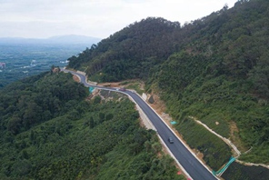 Nuova autostrada panoramica ad anello in costruzione a Hainan